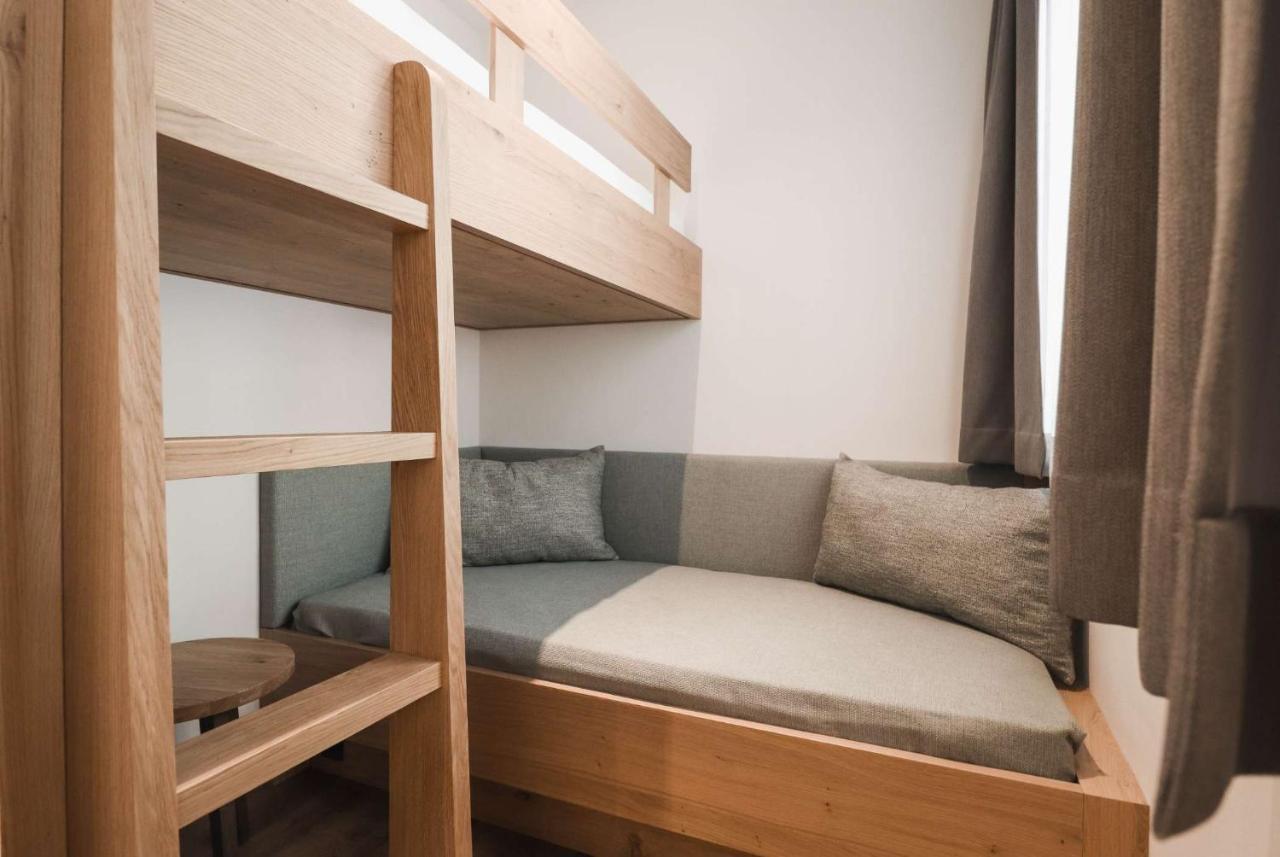 Guesthouse Karnatsch Parcines Eksteriør bilde