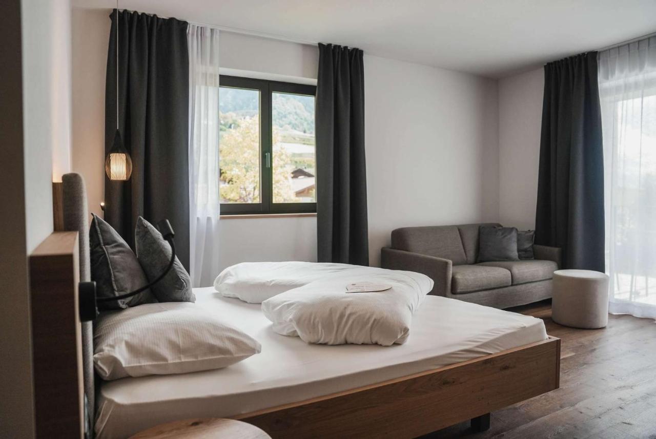 Guesthouse Karnatsch Parcines Eksteriør bilde