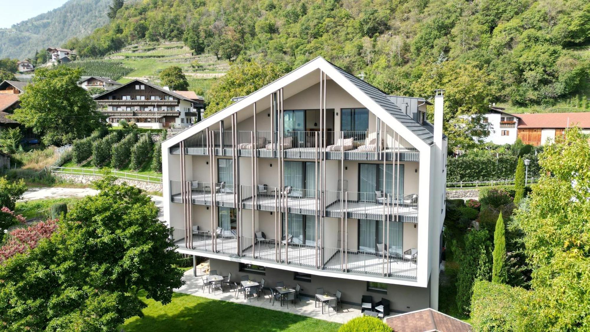 Guesthouse Karnatsch Parcines Eksteriør bilde